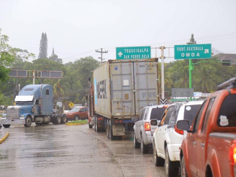 Debido a que el transporte de carga incumple con el peso y las medidas para circular, la infraestructura vial del país presenta severos daños.