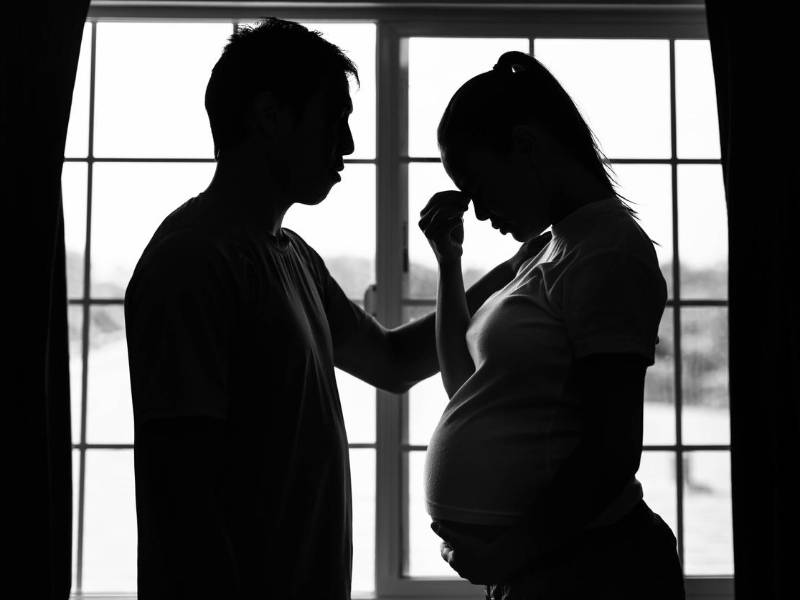 “Puedes decirle que sólo decidirás juntarte con ella cuando le hagan un examen de ADN al bebé para saber si es tuyo”, le aconseja la Doctora Corazón.