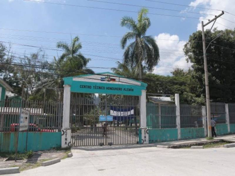 El Centro Técnico Hondureño Alemán está sin clases desde el lunes. FOTO: Melvin Cubas