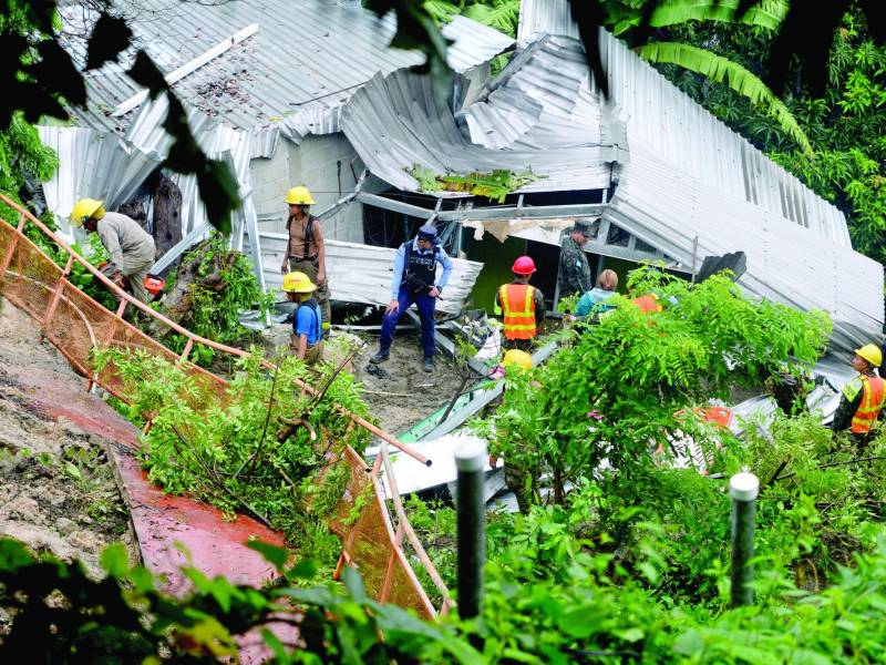 El deslave destruyó cuatro casas y cobró la vida de la niña Cinthia Fúnez. También dejó dos personas lesionadas; entre ellas, la mamá de la pequeña fallecida. FOTOS: HÉCTOR EDÚ