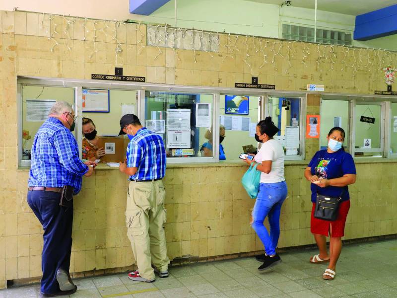 El Correo Nacional, en la 3 avenida, ha tenido un crecimiento de clientes. Foto: Melvin Cubas.