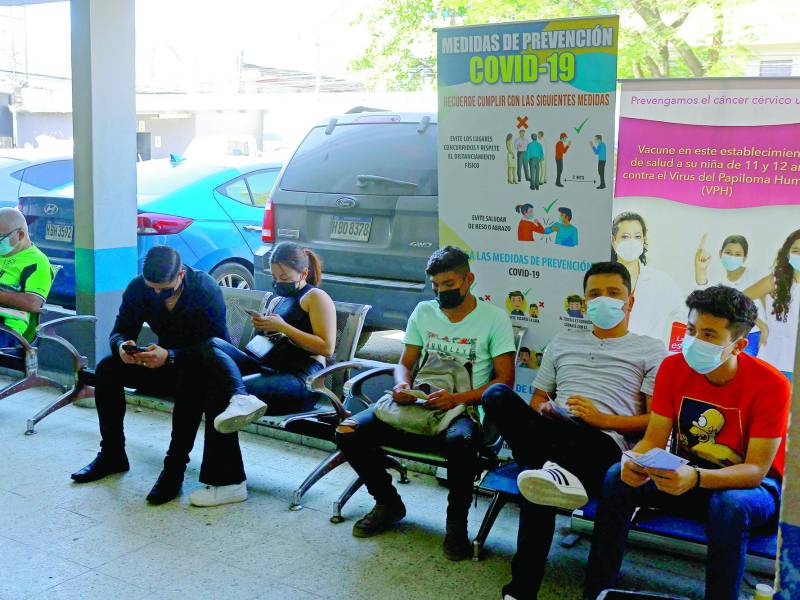 Médicos piden a la población que complete el esquema de vacunación contra el covid. Foto: Moisés Valenzuela