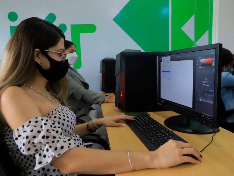 <b><span class=mln_uppercase_mln>plataforma.</span></b> La universidad pone a disposición de los estudiantes canales virtuales para facilitar su formación.<span class=mln_uppercase_mln> Foto Melvin Cubas</span>