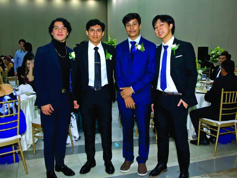 Leonel Ayala, Javier Paz, Abraham Reyes y Jonathan Kang.