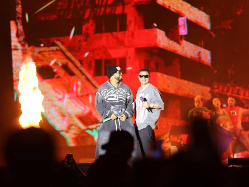 Tegucigalpa experimentó una sacudida de energía sin precedentes durante la Party de Verano 2026. Desde las dos de la tarde, el Estadio Chochi Sosa comenzó a recibir a una multitud que, de forma ágil y ordenada, colmó las instalaciones para recibir a los artistas invitados. En la lista, Jowell y Randy figuraron como los más esperados de la noche y se robaron el show con una energía inigualable.