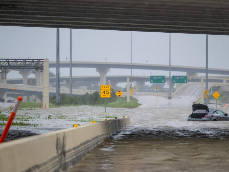 Al menos ocho personas murieron en Estados Unidos por el paso de Beryl, que tocó tierra el lunes como huracán en Texas, causando inundaciones y destrozos, pero se degradó a depresión tropical.