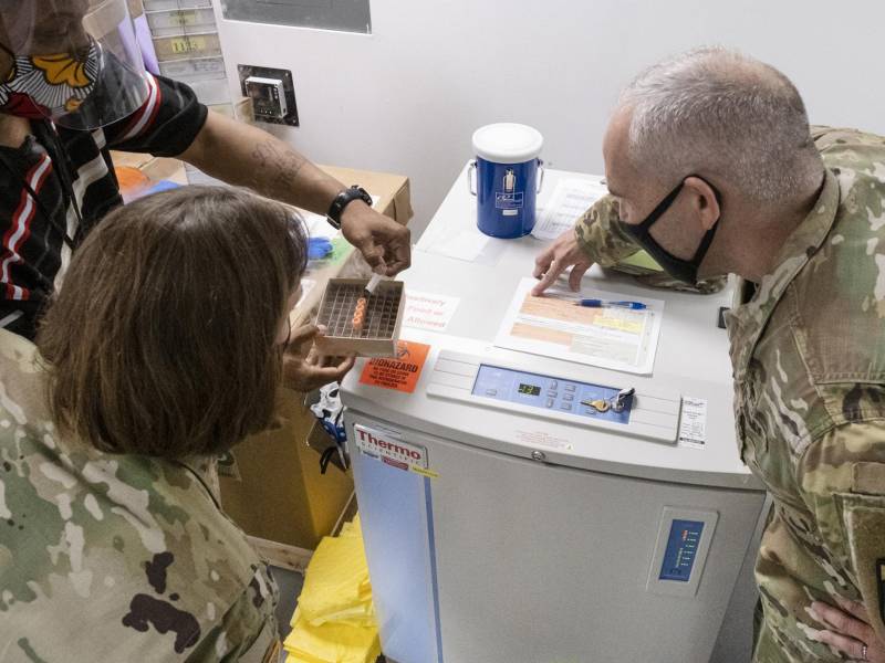 Expertos de la investigación biomédica del Departamento de Defensa realizaron los primeros ensayos de la súper vacuna.