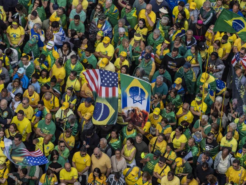 La bandera de EU apareció en las protestas de la derecha el Día de la Independencia en varias ciudades brasileñas. (Victor Moriyama para The New York Times)