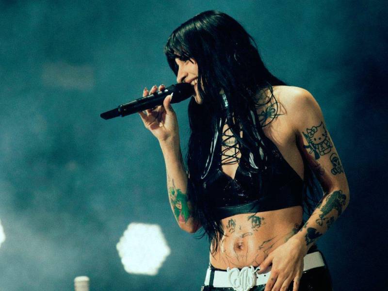 <b>La rapera Cazzu </b>regresó a los escenarios después de atravesar momentos de vulnerabilidad, principalmente relacionados con su pasado amoroso con<b> Christian Nodal</b>, una etapa que fue ampliamente mediática. Tras una serie de altibajos personales, la artista ha demostrado que su música sigue siendo una de sus fortalezas.