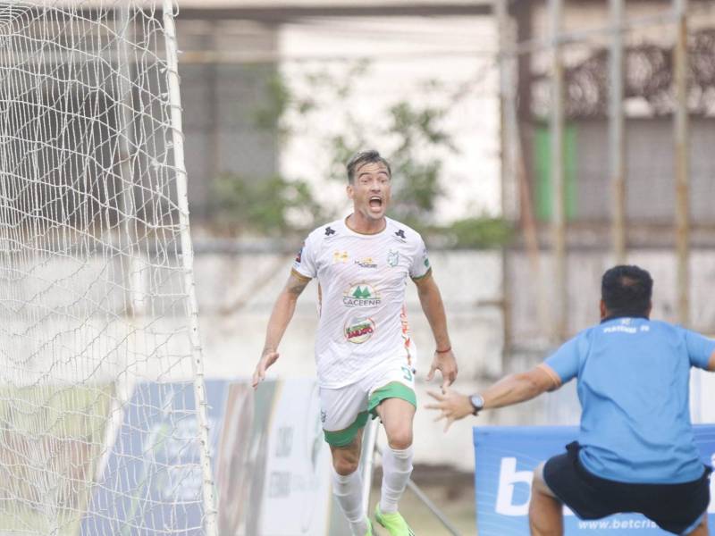 El argentino Álvaro Klusener gritó a todo pulmón su gol.
