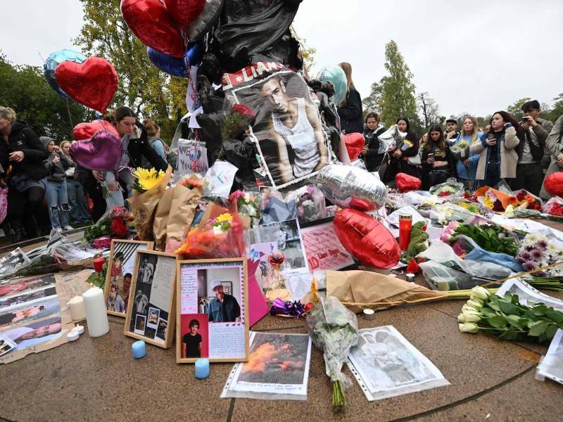 Centenares de seguidores de la banda One Direction, más conocidos como ‘directioners’, se concentraron este domingo en el londinense Hyde Park para rendir un último homenaje al fallecido miembro del grupo Liam Payne.