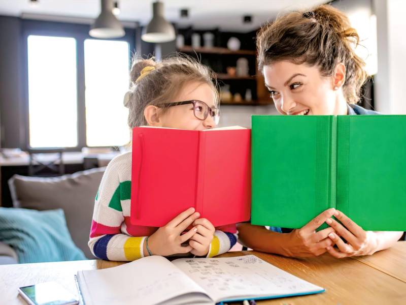 <i><b>Deben motivar a los hijos con mensajes positivos que los alienten a aprovechar el nuevo ciclo escolar</b></i>