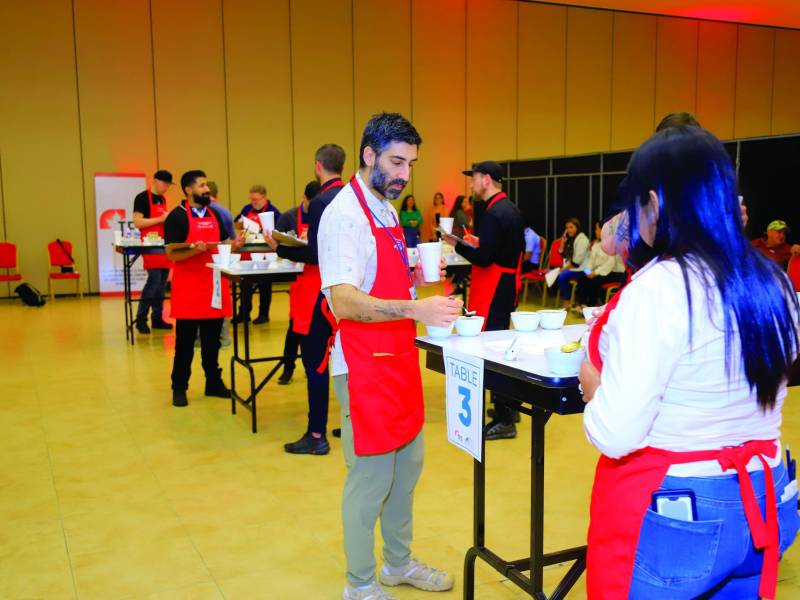 <b>Compradores canadienses cataron los diferentes cafés especiales de los productores hondureños. Fotos: Melvin Cubas.</b>