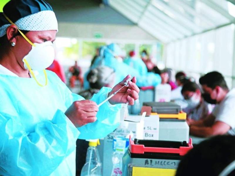 El estudio resalta que la población confía en la vacuna contra el covid; el 95% recomienda vacunarse.