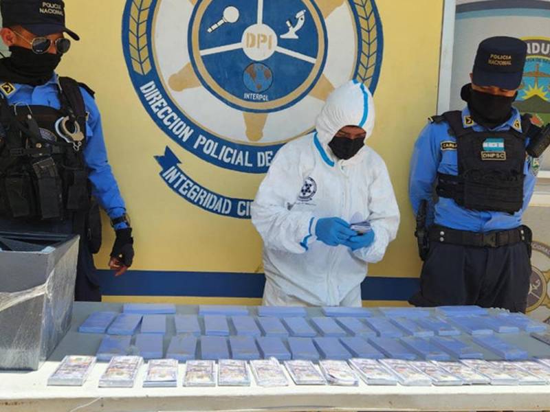 Parte de los dólares falsos decomisaron en Danlí, El Paraíso.