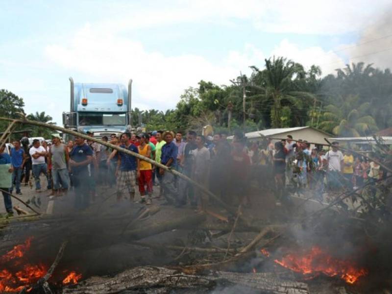 Los habitantes de las comunidades de Tela aseguran que han pedido ayuda por todos lados, pero no han logrado respuesta.
