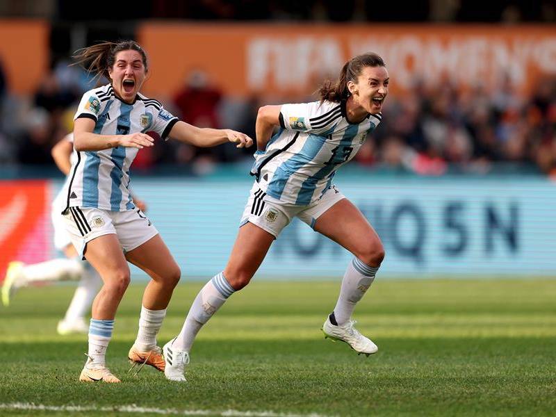 En la última jornada de esta zona, Argentina se medirá con Suecia e Italia con Sudáfrica el próximo miércoles.