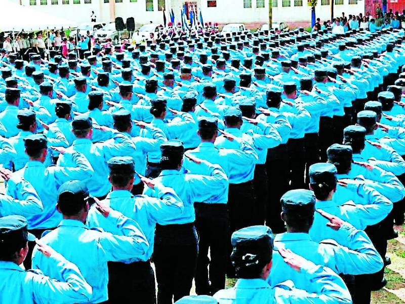 La Policía Nacional se reforzará con dos mil efectivos que incluirá a depurados.