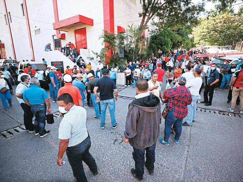 <b><span class=mln_uppercase_mln>Estatal.</span></b> Empleados se toman las instalaciones.<span class=mln_uppercase_mln> </span>