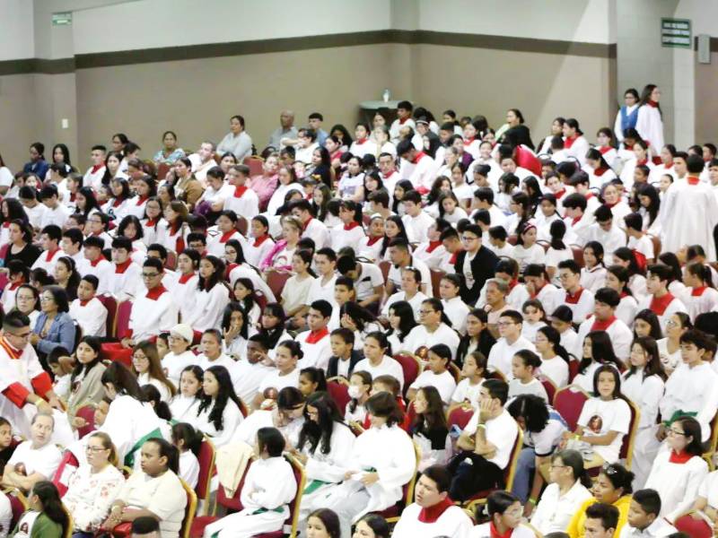 <b><span class=mln_uppercase_mln>EVENTO.</span></b> La participación de jóvenes y niños fue masiva.