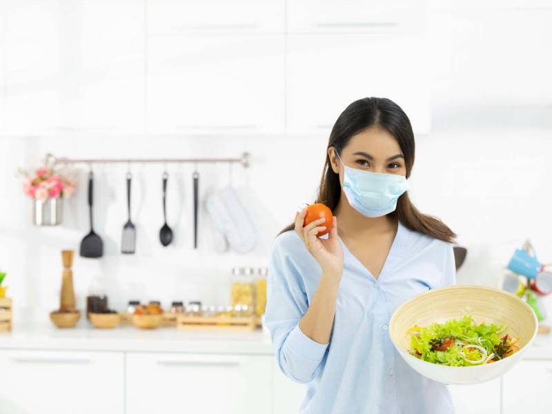 Es indispensable que lleve una buena dieta para obtener los nutrientes necesarios.