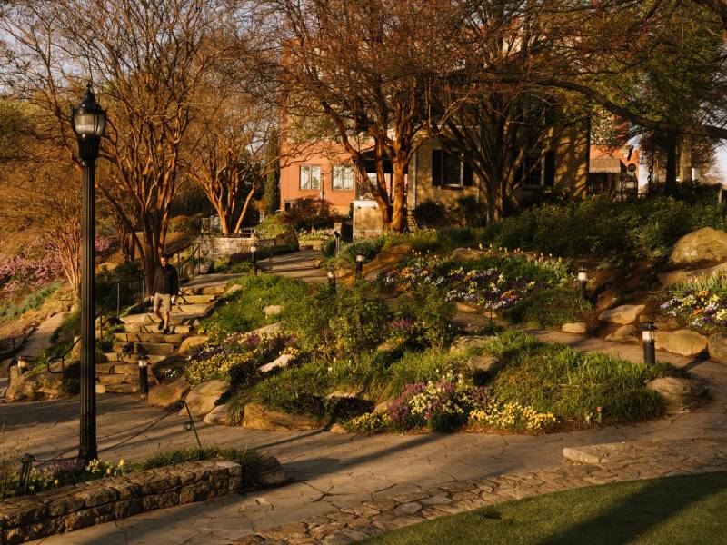 Unos 15 mil 500 neoyorquinos y 15 mil californianos en 2023 se mudaron a Carolina del Sur. Un parque en Greenville.