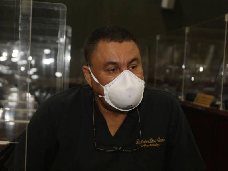 El diputado Carlos Umaña, del Partido Salvador de Honduras (PSH).