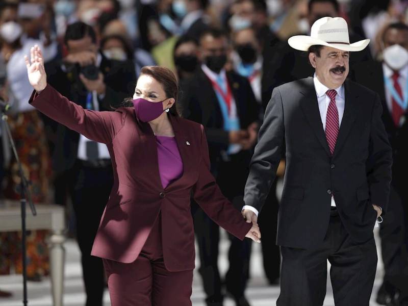 Castro y Zelaya en la toma de posesión presidencial.