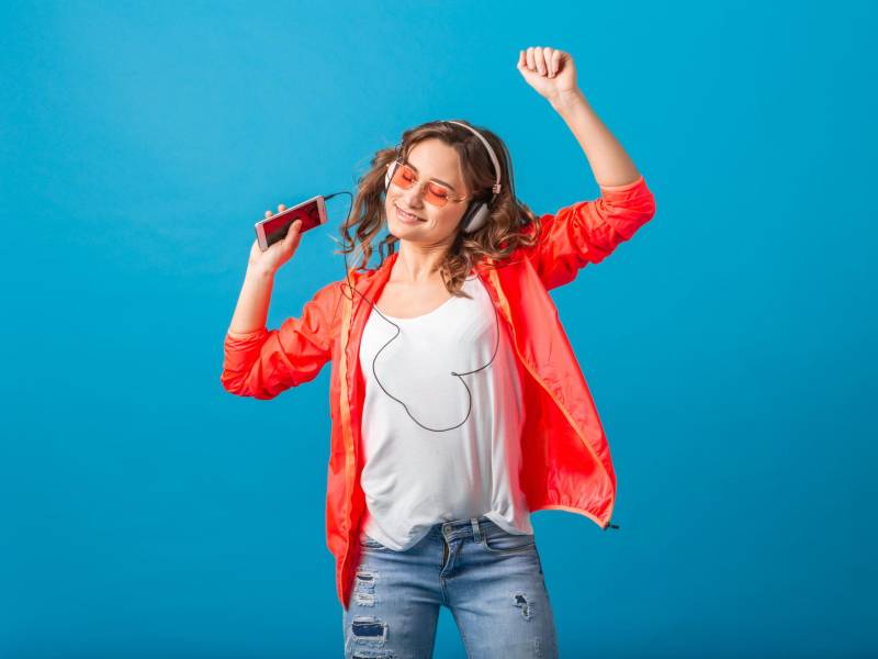 Hay canciones y ritmos que nos invitan irremediablemente a movernos y esto nos genera placer.