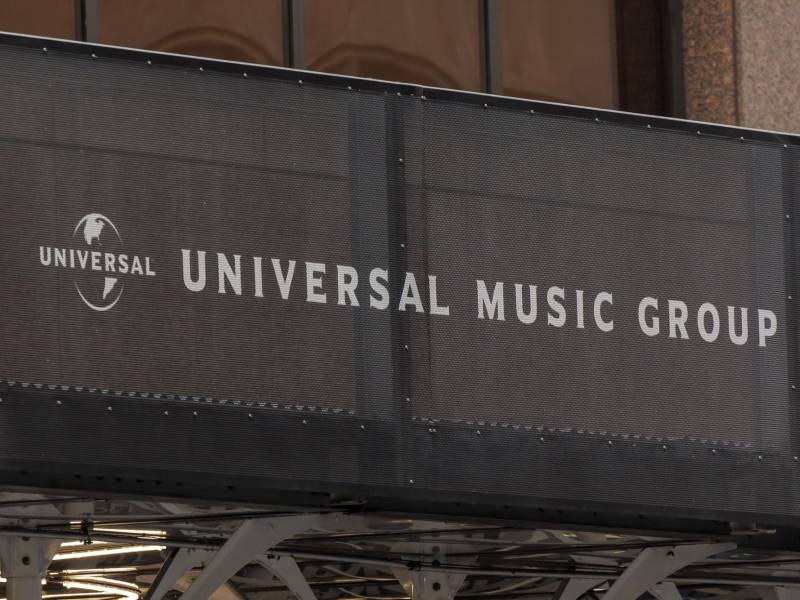 Foto de archivo donde se ve parte de la fachada de la oficina de Universal Music Group en Nueva York, Nueva York. EFE/EPA/SARAH YENESEL