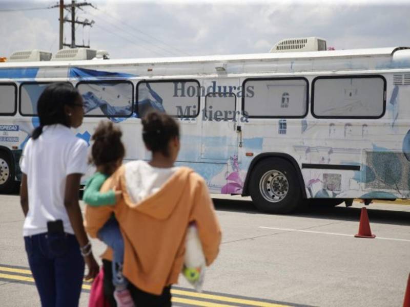 Retorno. Muchos hondureños desistieron de esperar en México la respuesta de solicitud de asilo y regresaron a su país.