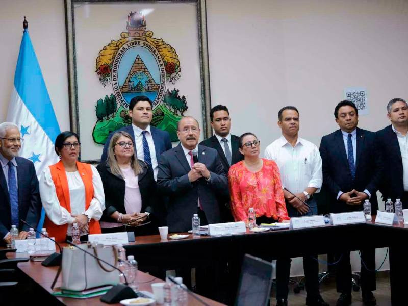 <b><span class=mln_uppercase_mln>Reuniones.</span></b> Las jornadas de socialización continuarán hoy con Cespad y la Ahiba.<span class=mln_uppercase_mln> </span>