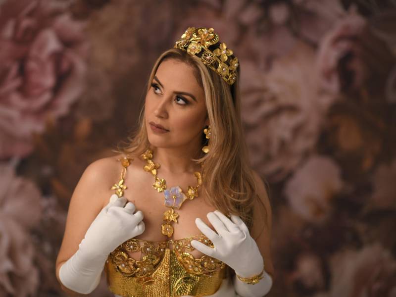 “Mi inspiración es crear piezas exclusivas inspiradas en la naturaleza como ser la flora y fauna de nuestro país, y con ellos poder destacar con cada diseños creados y diseñados directamente de la marca”, cuenta Jolibeth Sánchez.