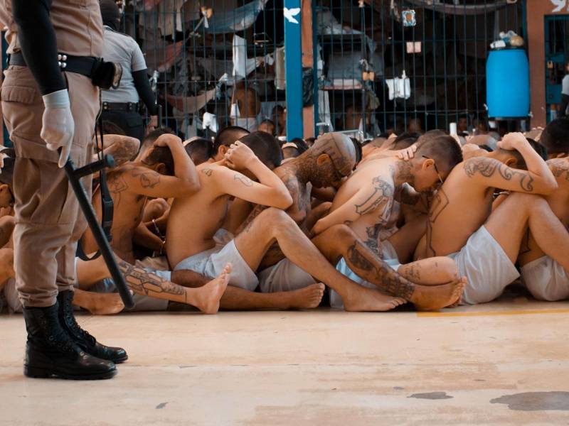 El Gobierno salvadoreño ha intensificado medidas contra pandilleros en la calle y los que están recluidos en cárceles.