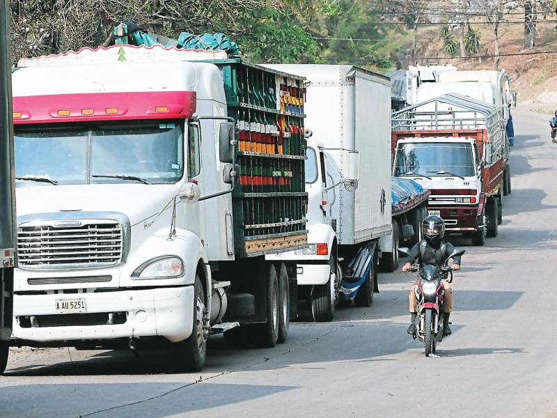 <b><span class=mln_uppercase_mln>Acciones.</span></b> El transporte de pasajeros y de carga pide pago de subsidios.