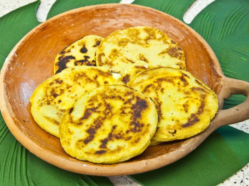 Sigue la receta paso a paso del Chef Espinal y la Chef Boquín, y disfruta de un sabor tradicional con un toque especial.
