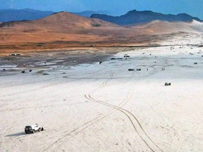 Una histórica nevada ha cubierto de un manto blanco el desierto en la región de Al-Nafūd en Arabia Saudita.