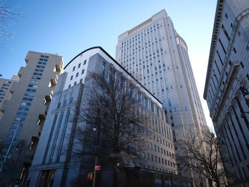 En medio de los rascacielos y el ajetreo diario de Manhattan, emerge como un faro de justicia, un edificio que no se mide por su altura, sino por el peso de la ley que a diario imparte.