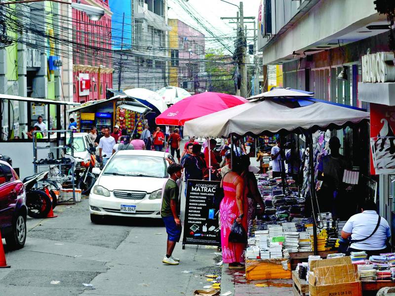 Esta es la realidad del centro de San Pedro Sula, donde impera el desorden y el caos.