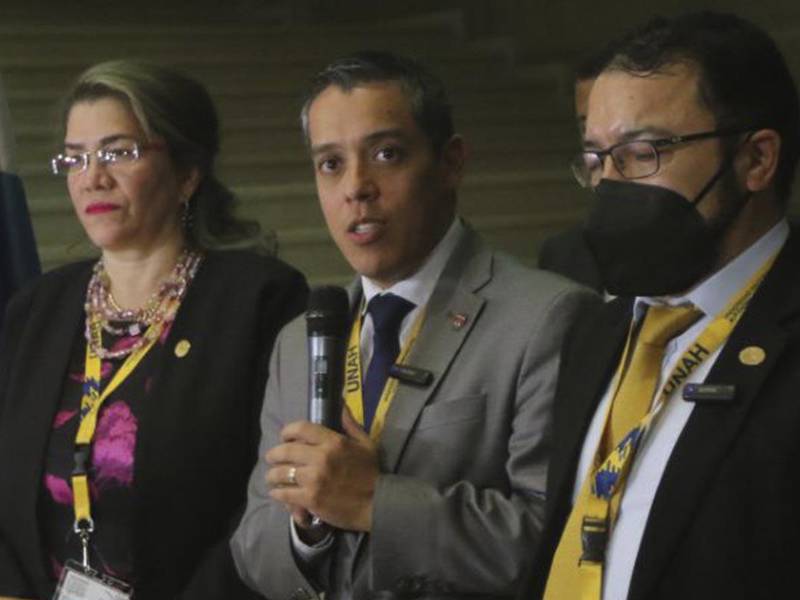 Odir Fernández después de ser electo rector de la Unah.