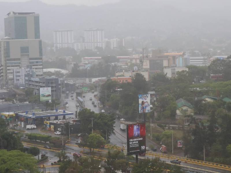 Un día lluvioso en Tegucigalpa, capital de Honduras. Fotografía de archivo.
