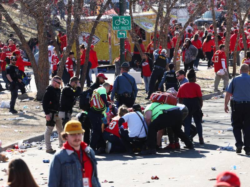 Varias personas resultaron heridas en un tiroteo registrado en el desfile de celebración de los Kansas City Chiefs.