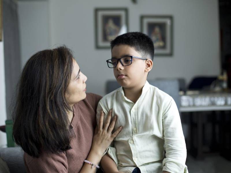 “Revisa si no eres tú a la que le causa conflicto la conducta de su hijo”, le comenta la Doctora Corazón.