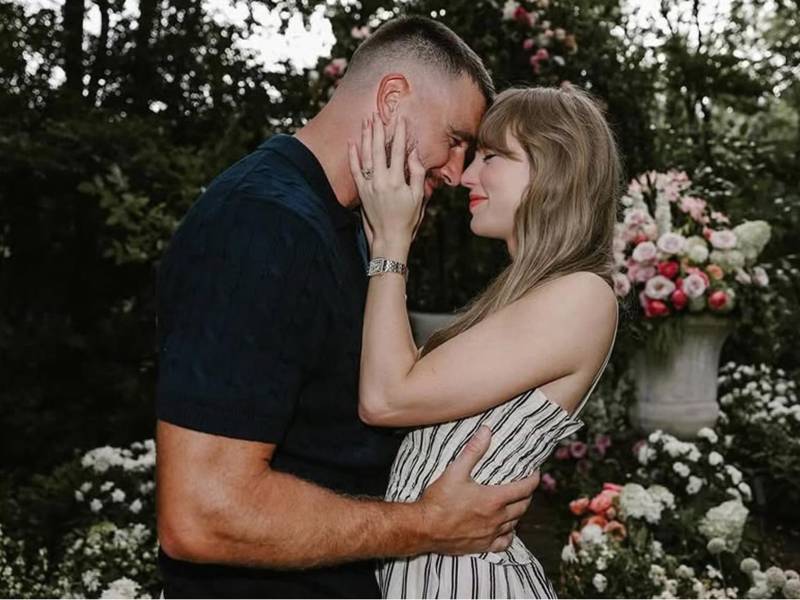 Travis Kelce y Taylor Swift se comprometieron en matrimonio en 2025, tras dos años de noviazgo.
