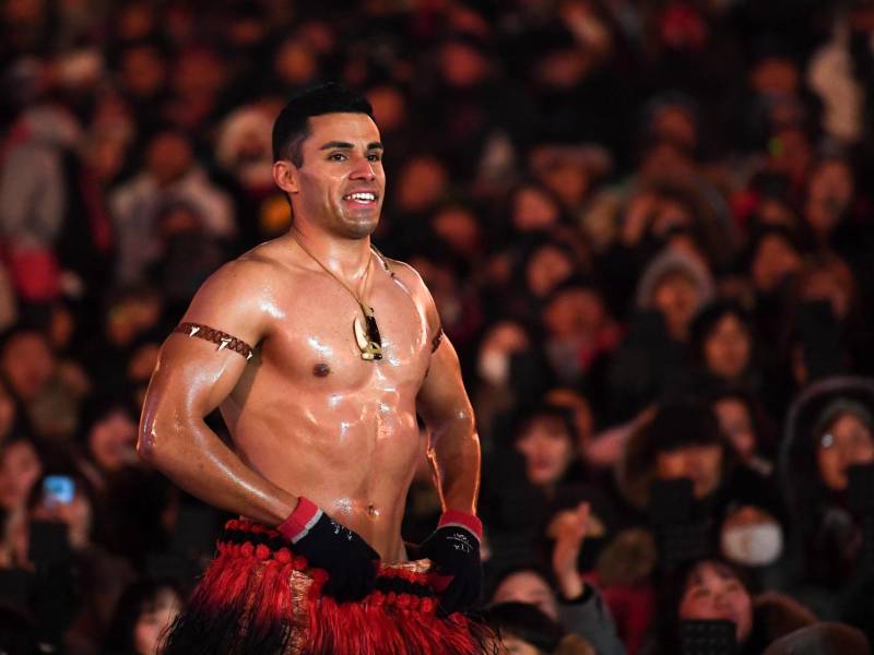 Pita Taufatofua, un luchador olímpico de taekwondo, busca recaudar un millón de dólares para ayudar en la reconstrucción de Tonga.