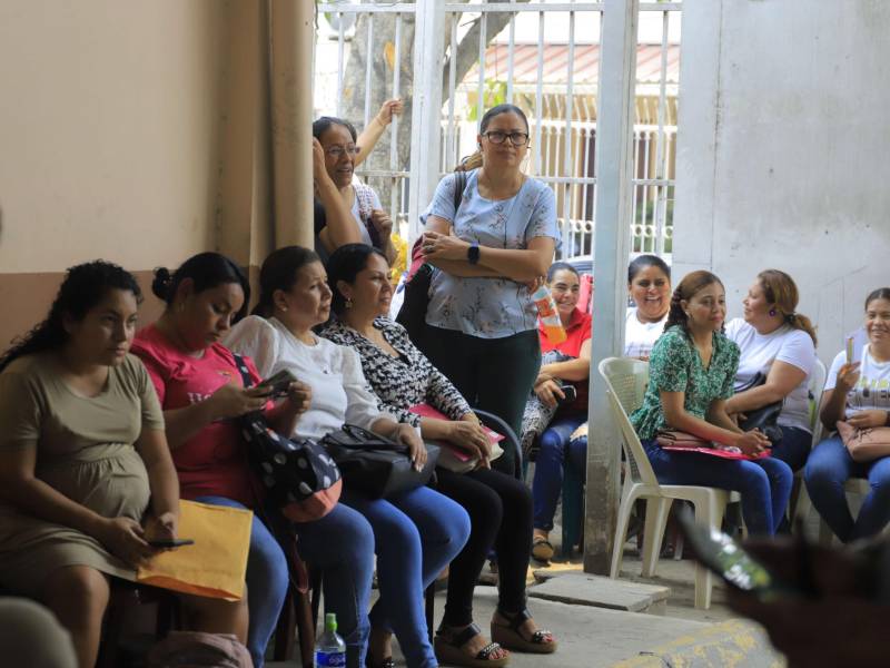 Audiencia pública realizada ayer en la Departamental de Cortés para la asignación de plazas vacantes. Fotos: Melvin Cubas.