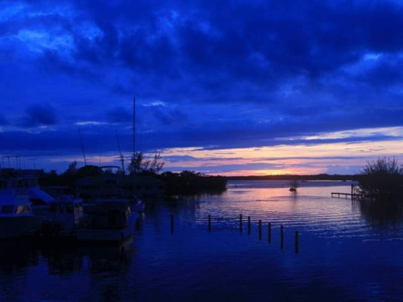 Una hermosa vista del atardecer en las playas de Utila, Islas de la Bahía, Honduras. Fotos Franklin Muñoz.