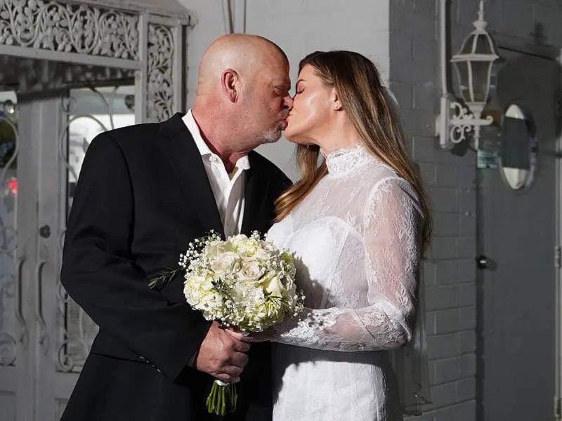 A sus 61 años, Rick Harrison, figura del reality El Precio de la Historia, contrajo matrimonio por cuarta ocasión, ahora con Agripina Polushkin.