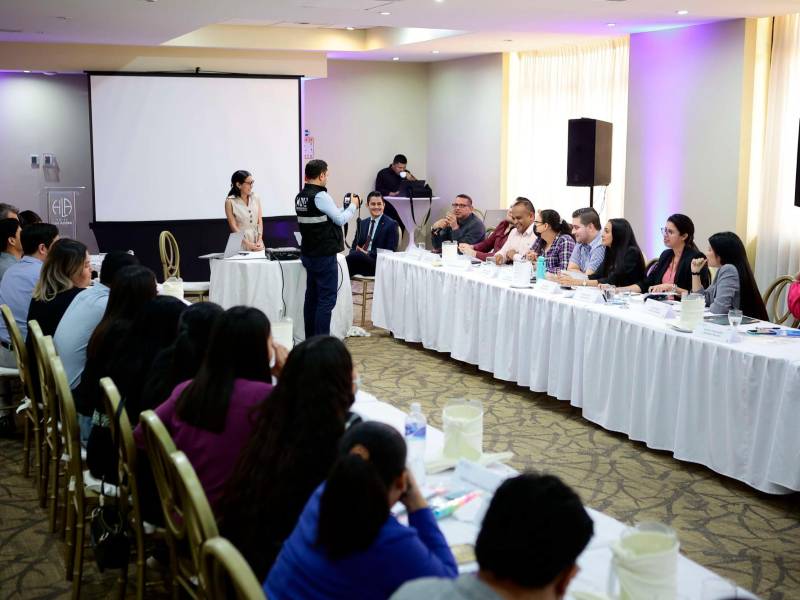 <b><span class=mln_uppercase_mln>capacitación.</span></b> Seminario de Jóvenes Anticorrupción del CNA.<span class=mln_uppercase_mln> foto: yoseph amaya. </span>