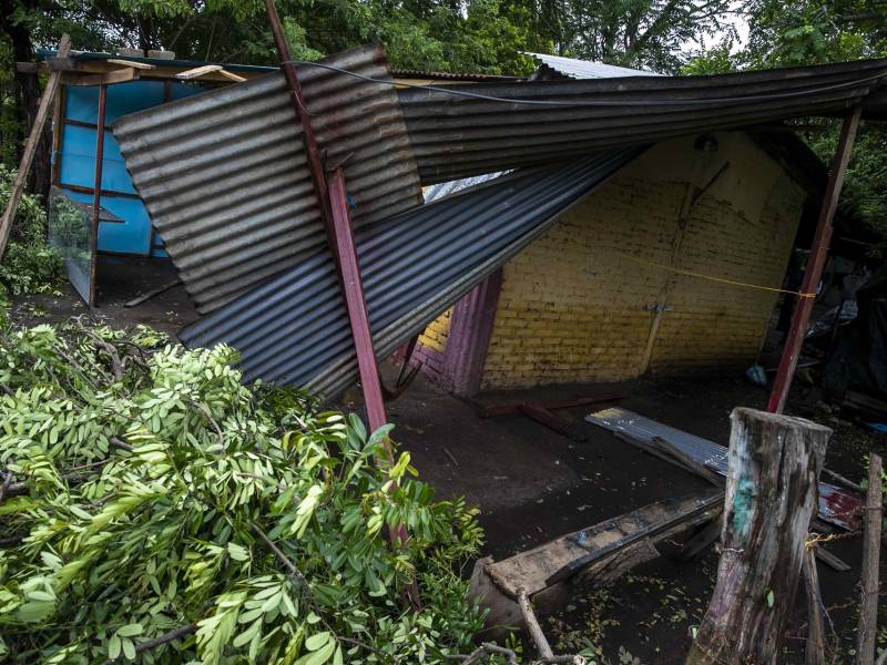 Fotografía de una casa destruida por la tormenta Bonnie hoy, en la comunidad de Potosí, en Rivas (Nicaragua). EFE/ Jorge Torres